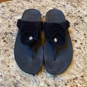 FitFlop size 10 Black Suede flower with bling in the center preowned